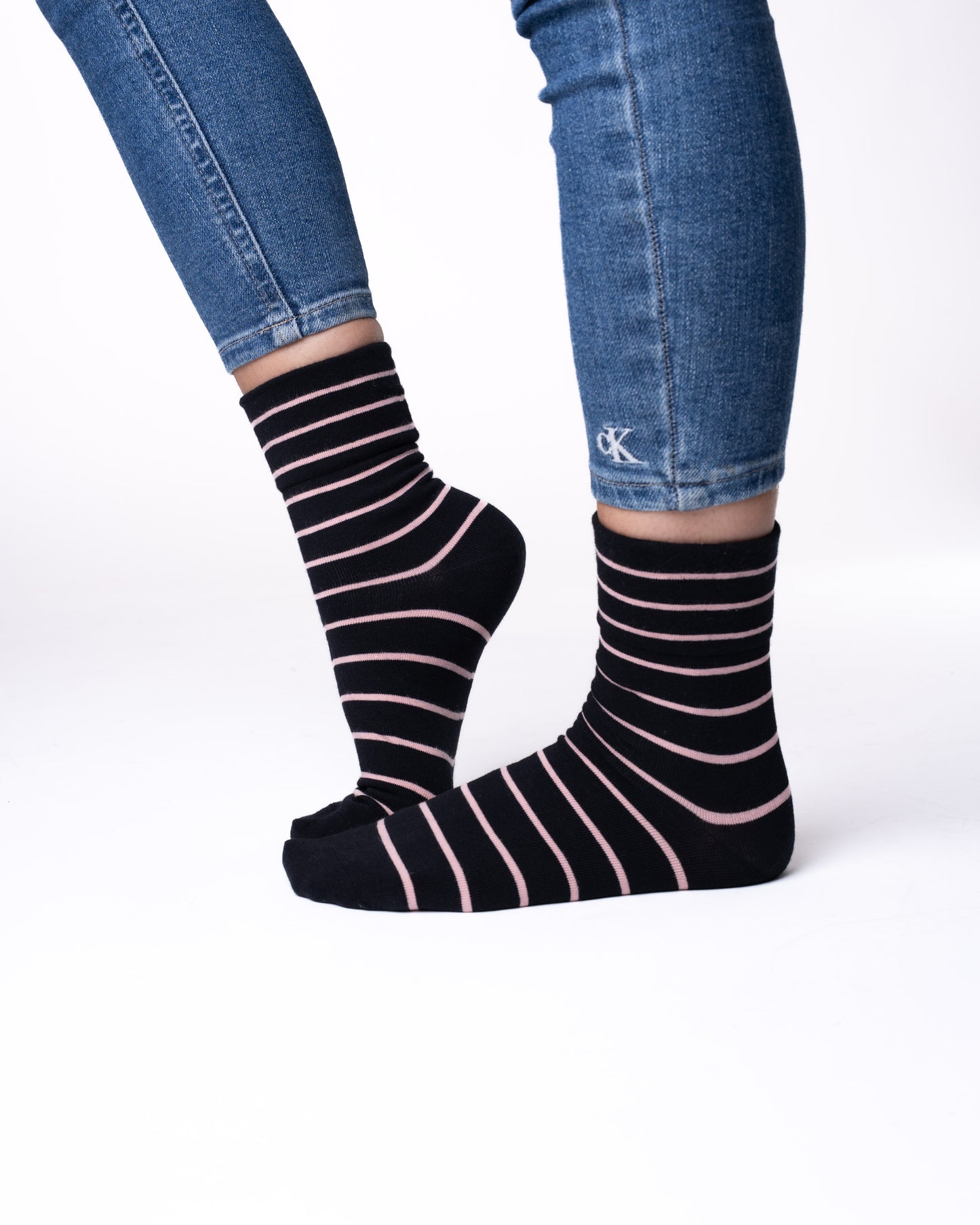 6 párov dámskych antibakteriálnych ponožiek bez gumy a bez švov, pruhované 5838